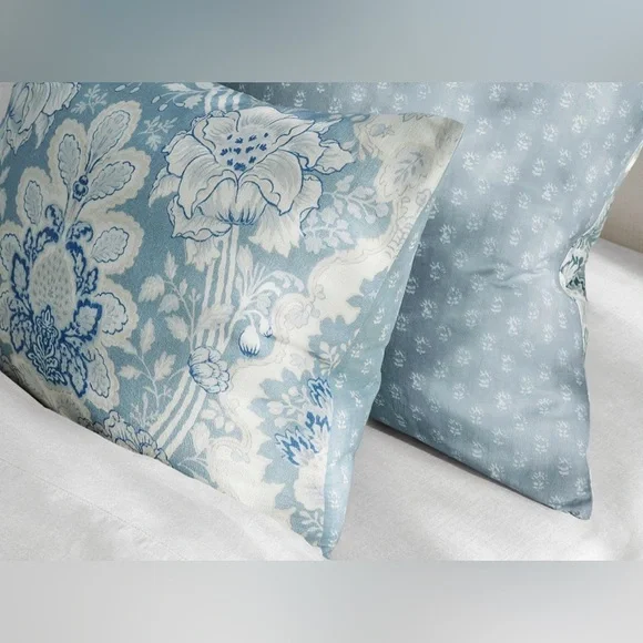 Pottery Barn Kravet Arboretum Floral Reversible Duvet Cover & Shams, Retail $449 - Picture 5 of 14